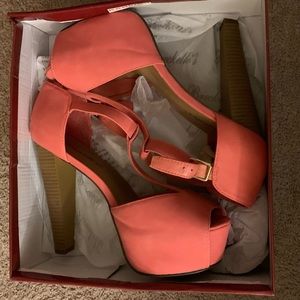 Grapefruit colored heels, Sz 9